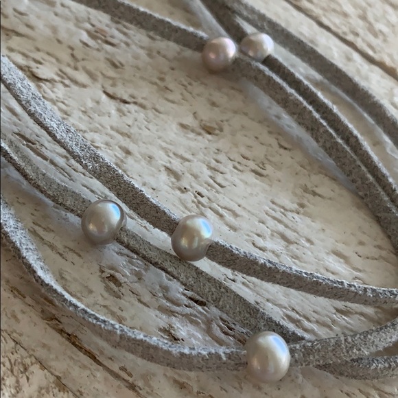 NWOT Grey Leather & Fresh Water Pearl Necklace - Picture 2 of 4